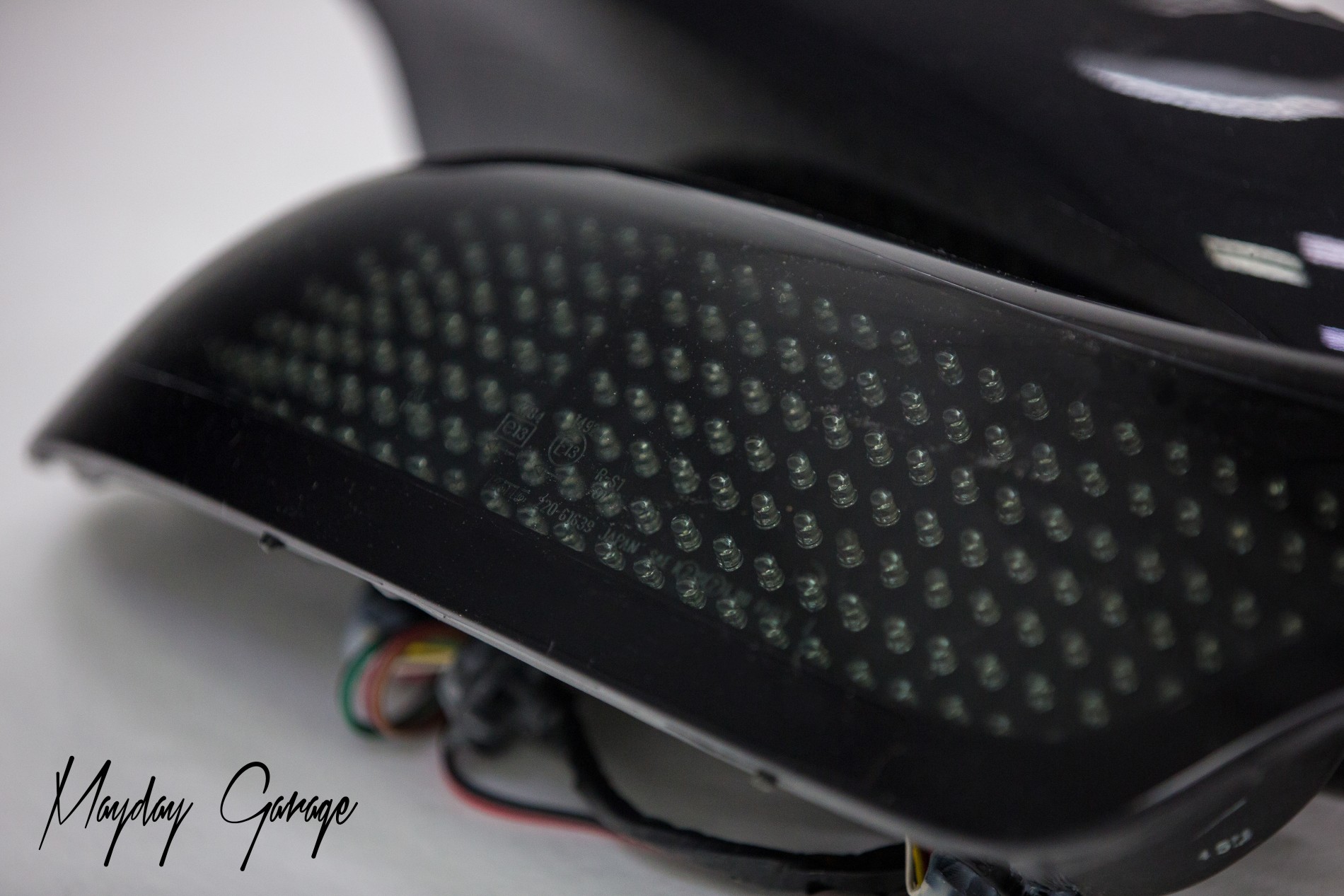 left tail lamp close